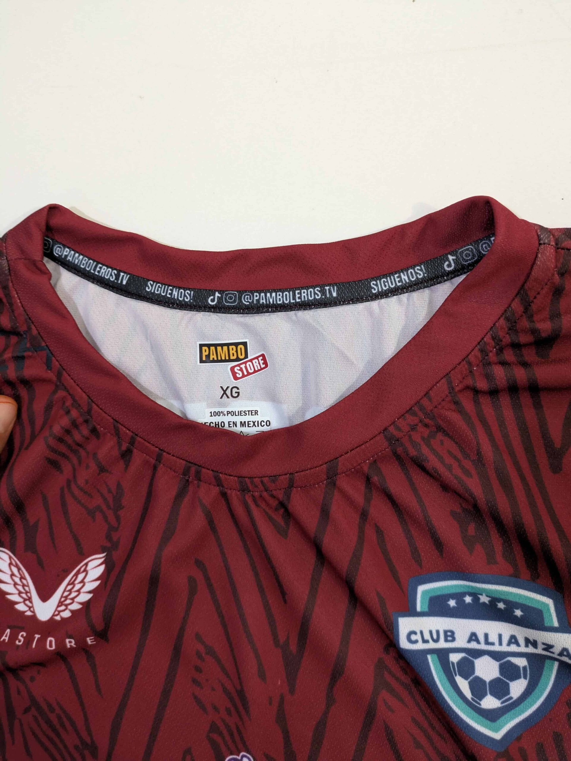 8 Consejos Útiles a la Hora de Diseñar tu Uniforme de Fútbol o Cualquier Deporte. cuello personalizable